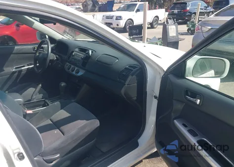 2005 Toyota Camry Se z USA, uszkodzony, nr VIN 4T1BE32K55U562191